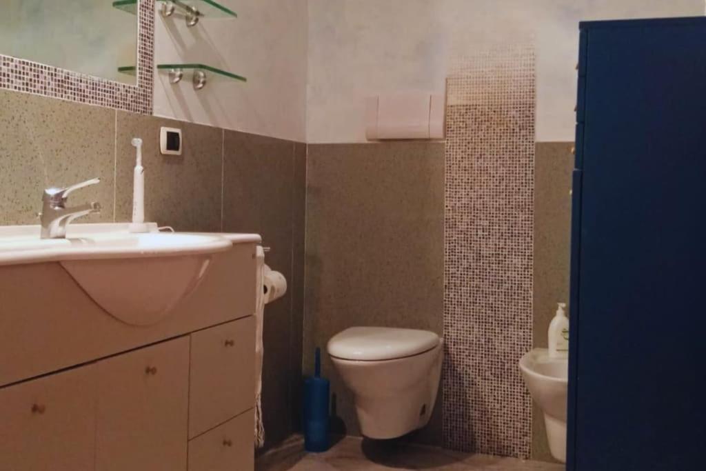 ジョヴィナッツォCasa Flora A Due Passi Dal Mareアパートメント エクステリア 写真
